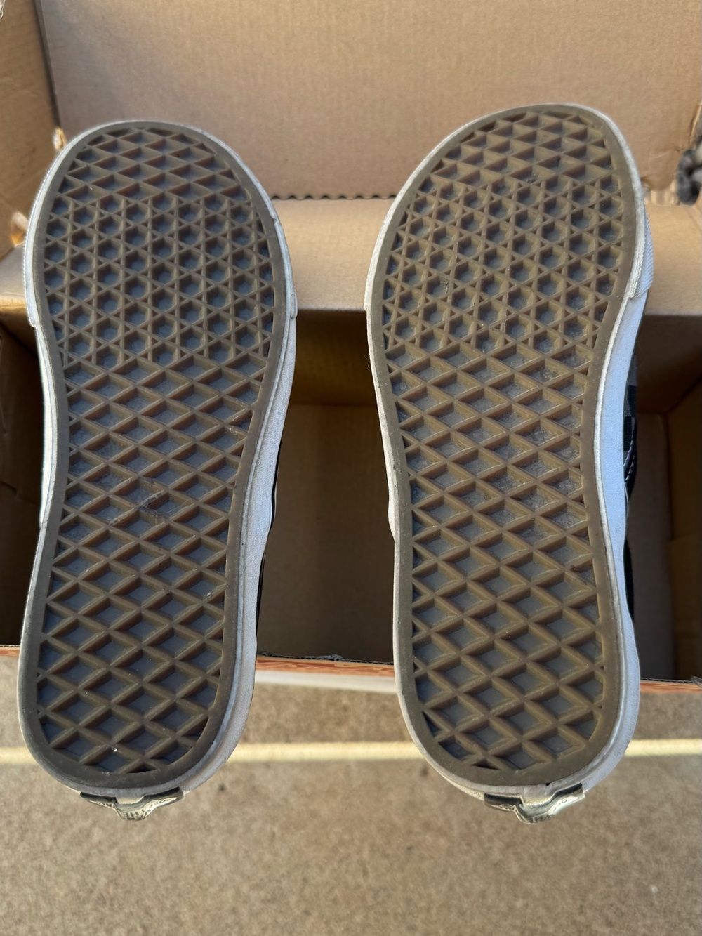 Vans -Women Checkerboard Slip-On Sneakers in Black and Gray - Picture 2 of 4